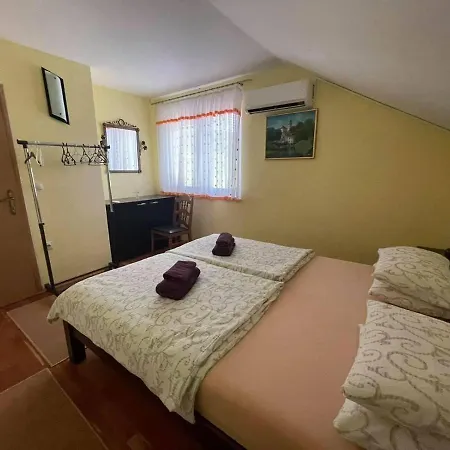 Ferienhaus Enni Bihać